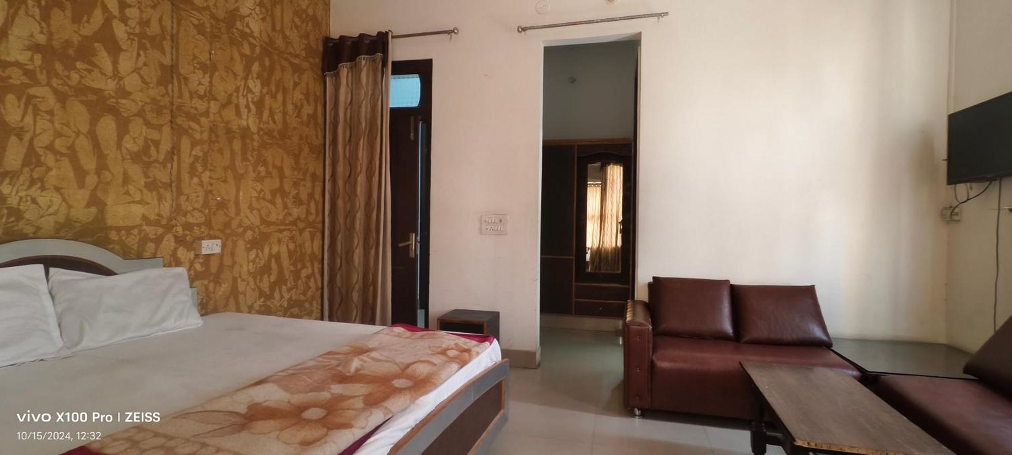 Surya Hotel Sirsa Exterior foto